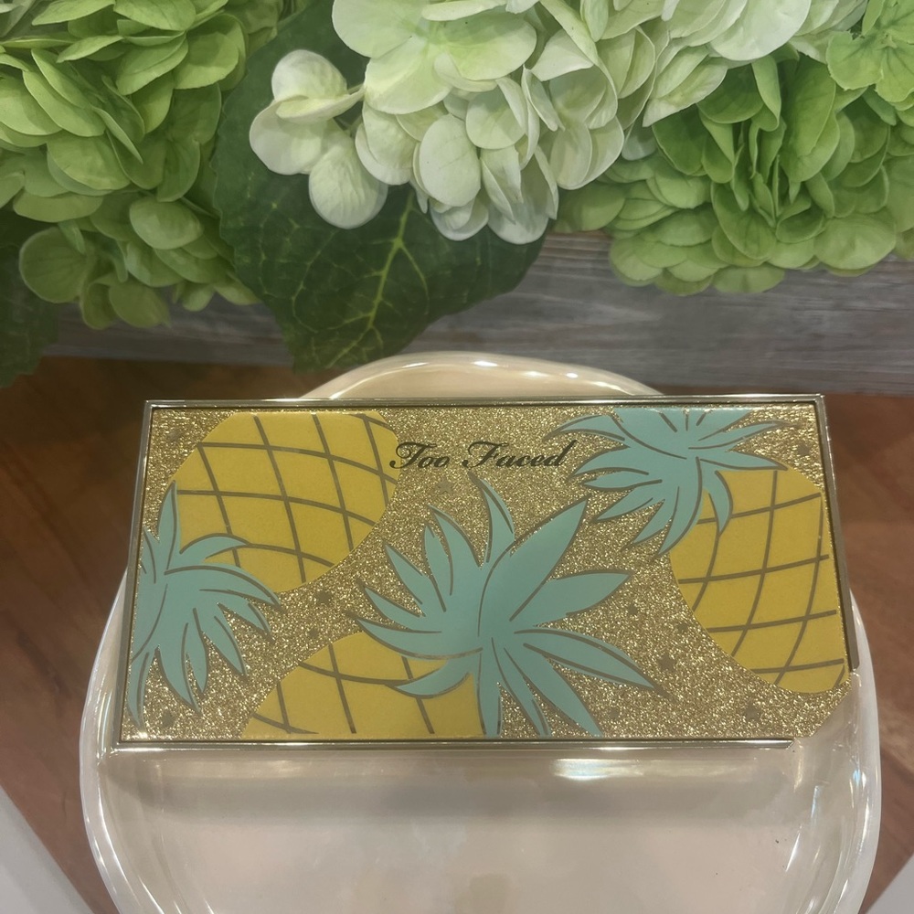Too Faced Sparkling Pineapple Eye Shadow Palette